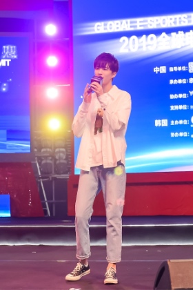 王昆CKEC中韩電(diàn)竞嘉年华特邀演出嘉宾